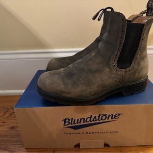 Blundstone Rustic Brown.